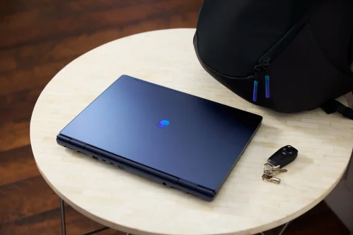 Cod. 1761 DELL Alienware 16 Aurora AC16250 / Intel® Core™ 7 (Serie 2) 240H / 16GB GDDR5 / 1 TB SSD NVMe™ PCIe® / 16.0&quot; WQXGA (2560*1600) 120Hz, 100 % sRGB / NVIDIA® GeForce RTX™ 5050, 8GB GDDR7 / Windows 11 / Wi-Fi 7 / Teclado retroiluminado blanco Alienw